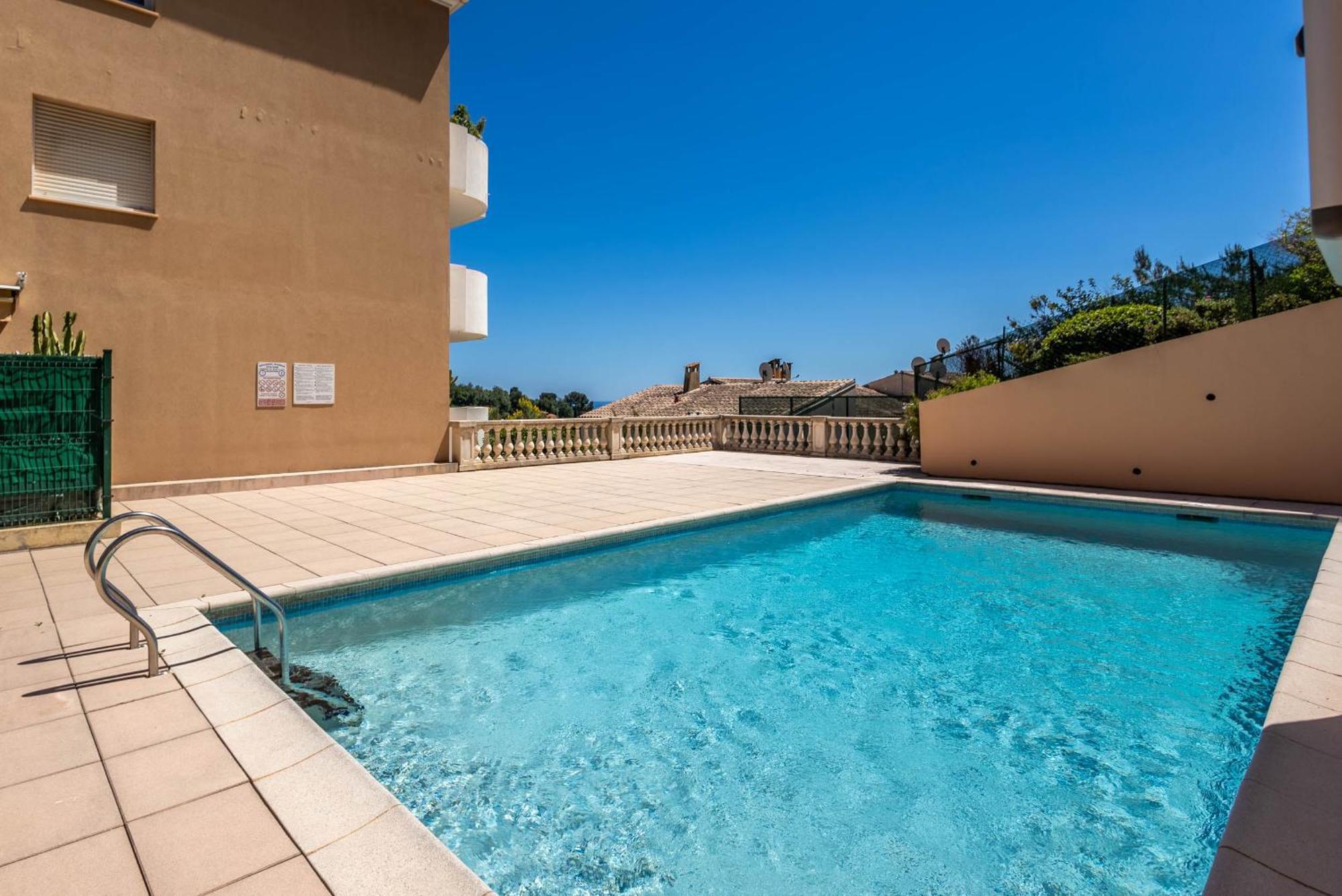 Mon Appart Avec Terrasse Et Piscine Roquebrune-Cap-Martin Exterior photo