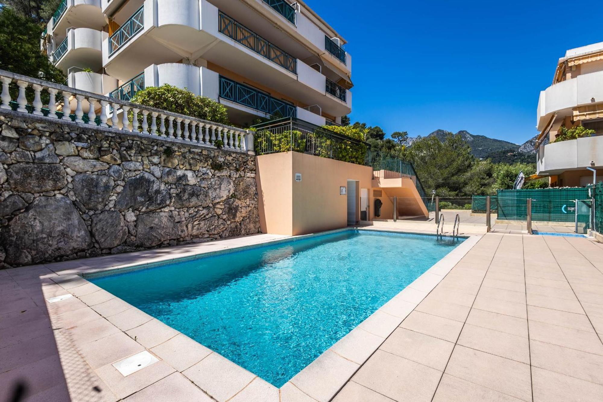 Mon Appart Avec Terrasse Et Piscine Roquebrune-Cap-Martin Exterior photo